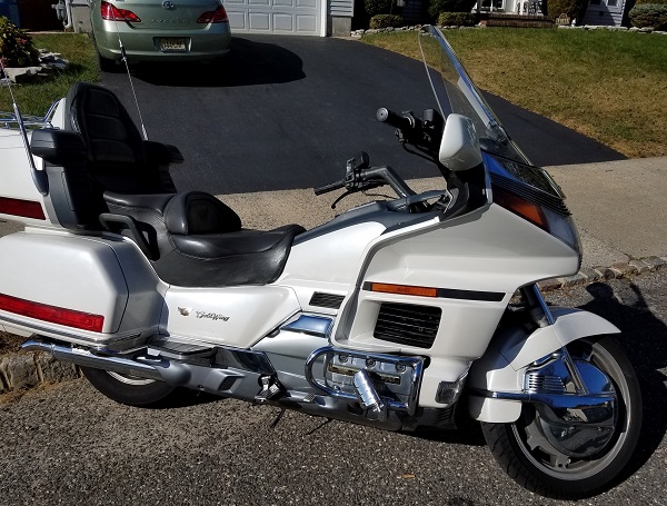 For sale:  1993 Honda Goldwing SE 6 cylinder(1500cc), 72300 miles, driveshaft, water cooled, cruise, CB-AM/FM-Tape/Ipod-AVC-Intercom plug-ins, air compressor, reverse, new tires